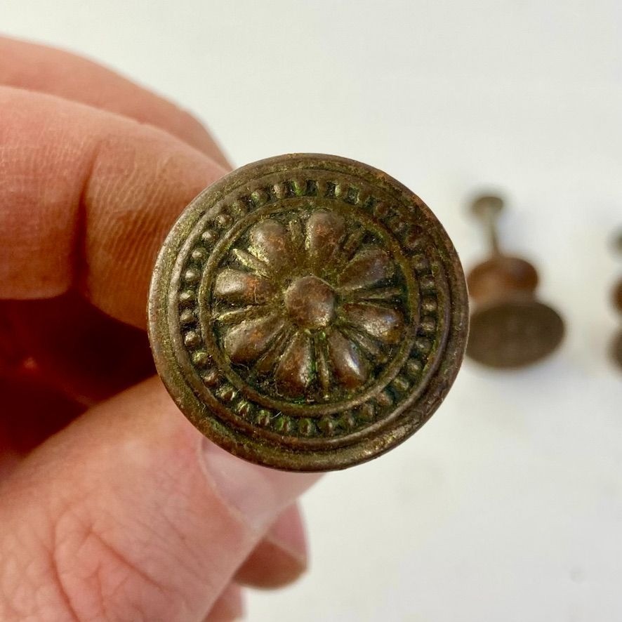Lot 3 Antique Brass/Bronze 1″ Drawer Pulls Knobs Floral Design Vintage ORIGINAL