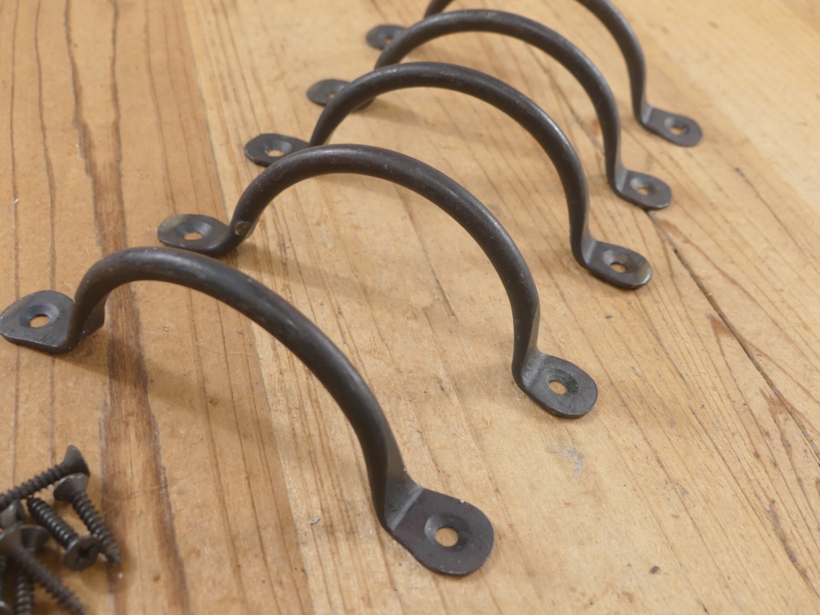 5 HAND FORGED IRON DRAWER BIN PULLS 4 1/4″ LONG CABINET HANDLES KITCHEN BATH