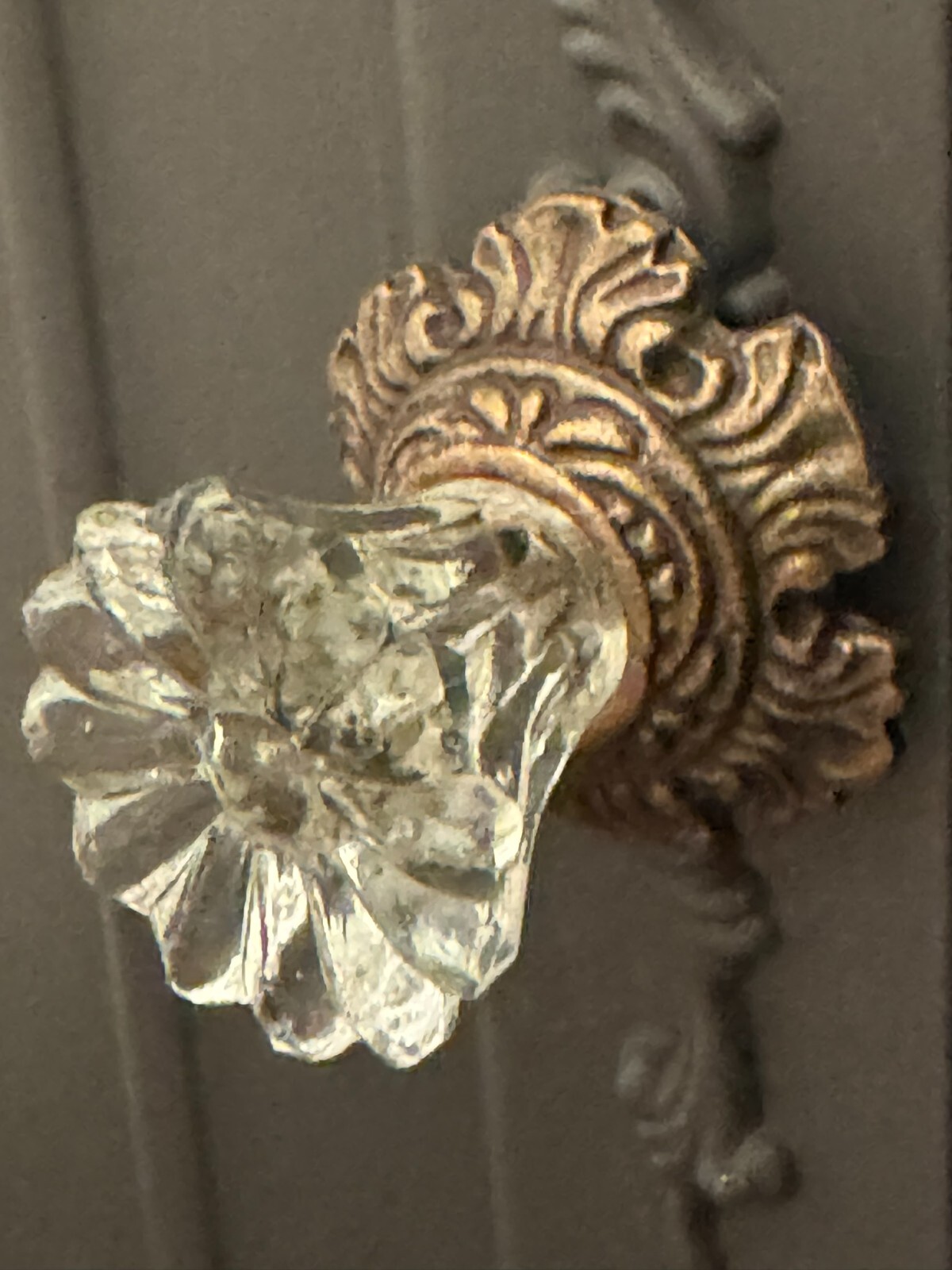 ONE; Vintage-Brass Metal Flower Crystal Clear Glass bronzed Knob Handle pulls