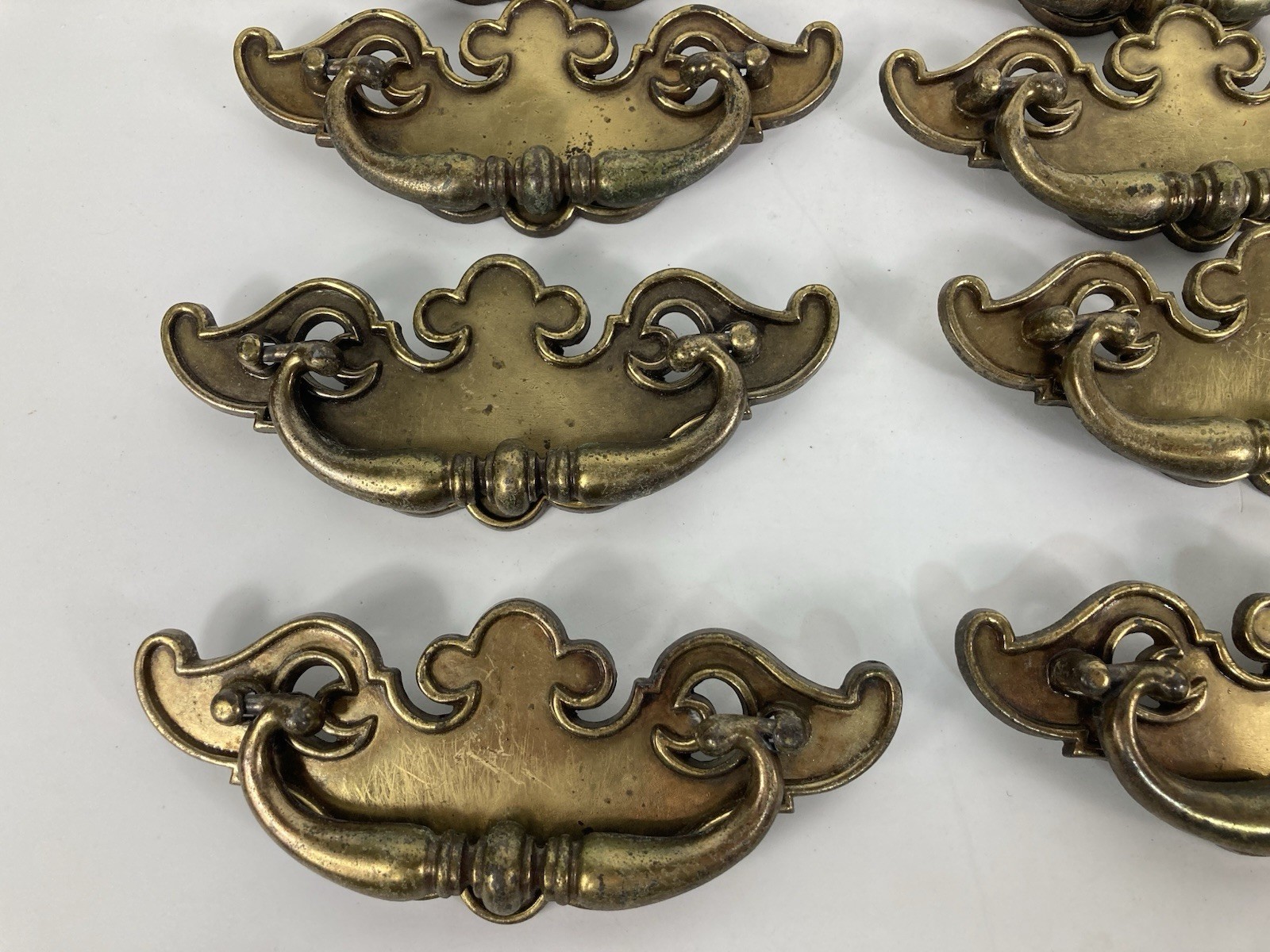 Vtg Reclaimed Brass Chippendale Batwing Bail Drawer Pulls Set Of 14 Patina