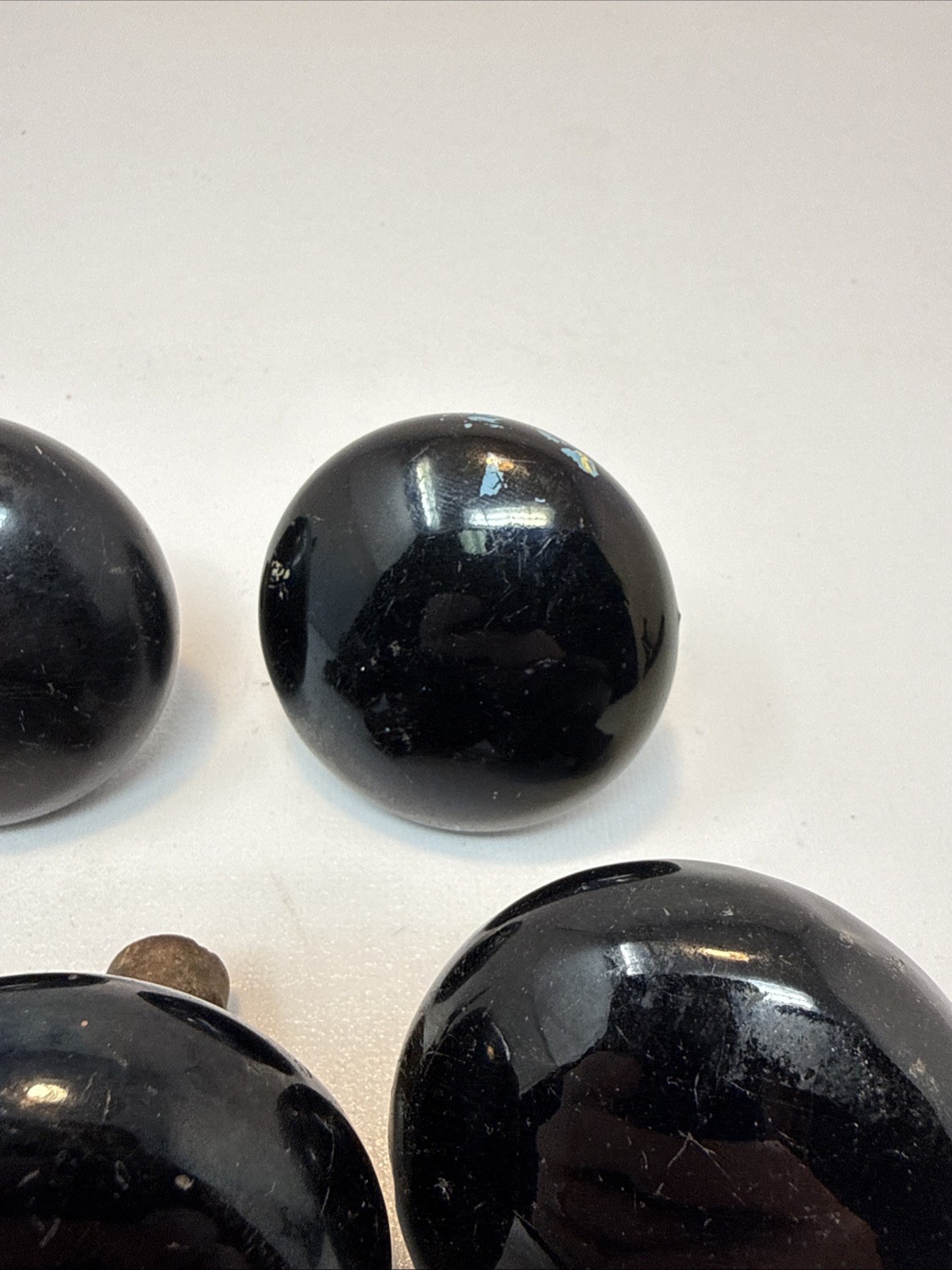 5 – Vintage Round Black Knobs