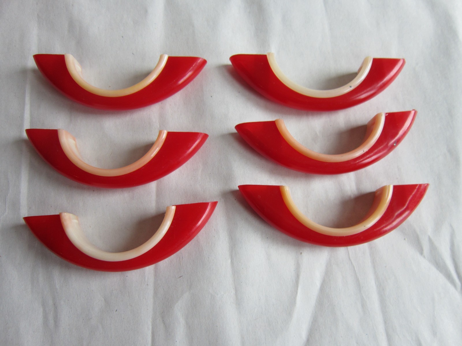 Set of 6 Vintage Red & White Plastic Art Deco Drawer / Cabinet Pulls – Unused