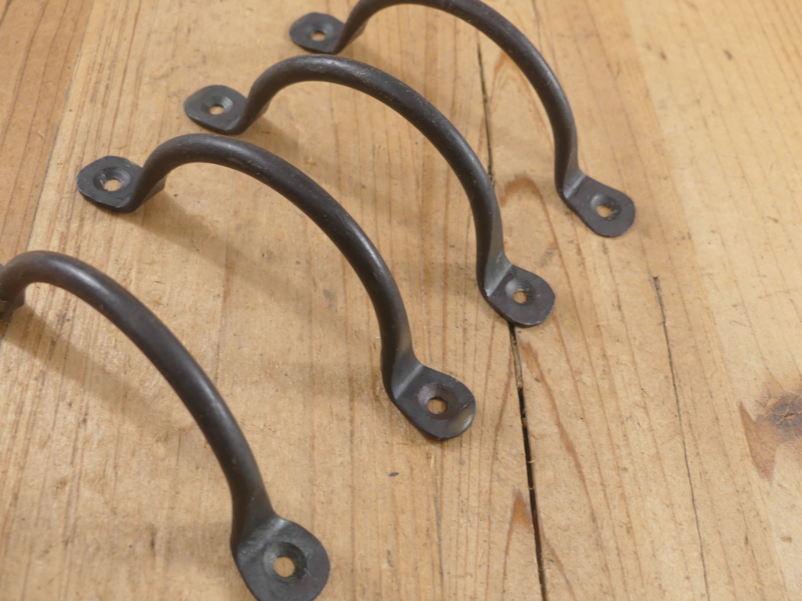 5 HAND FORGED IRON DRAWER BIN PULLS 4 1/4″ LONG CABINET HANDLES KITCHEN BATH