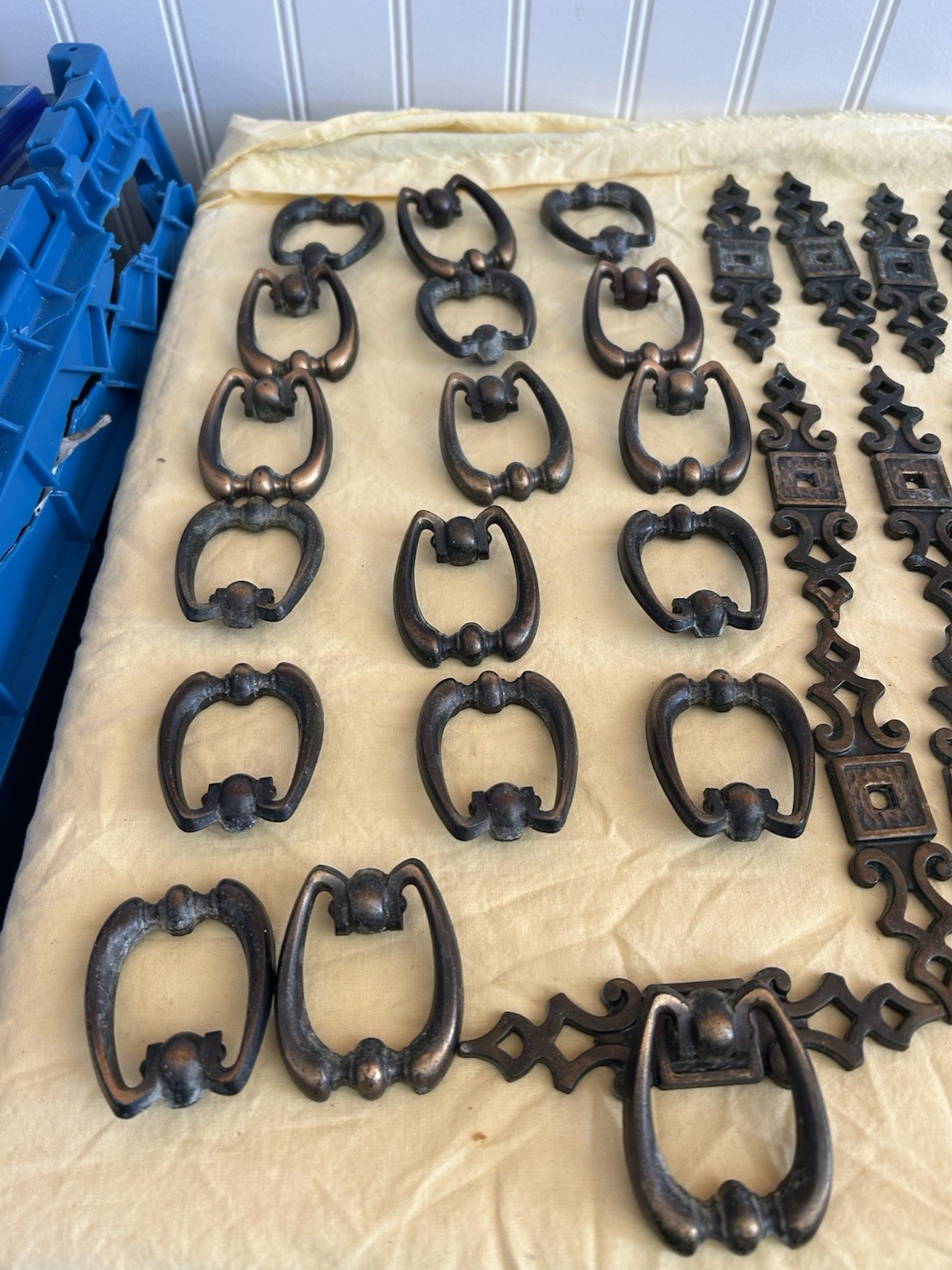 Vintage Amerock Madeira Antique English Furniture Ring Pull, Backplate Set Of 18