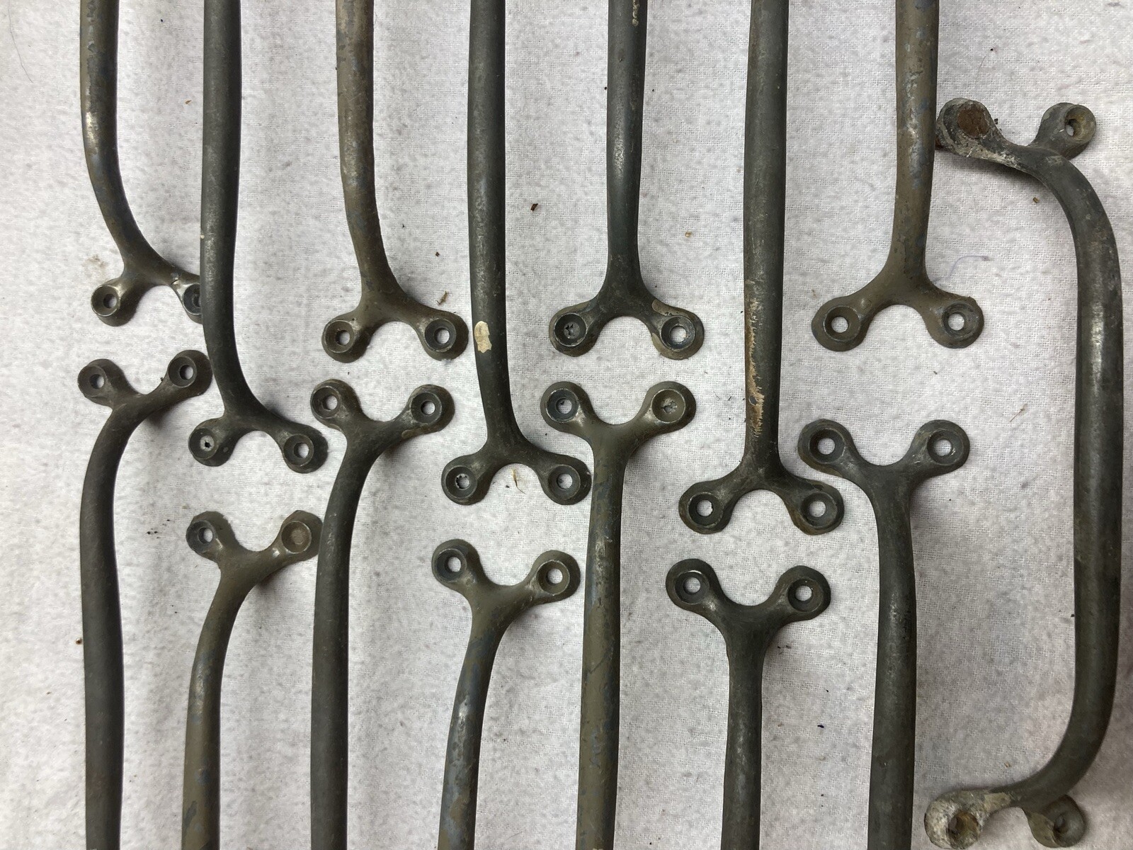 LOT 15 ANTIQUE HANDLES, DRAWER PULLS 1930s 1920s 1910s