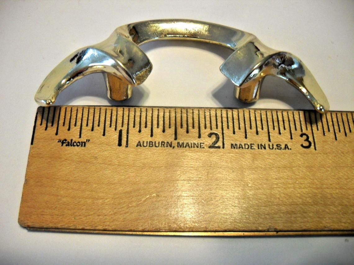 Vintage Nos Bright Brass Dresser Drawer Pull Ribbon Shaped Ajax Cabinet Jewelry