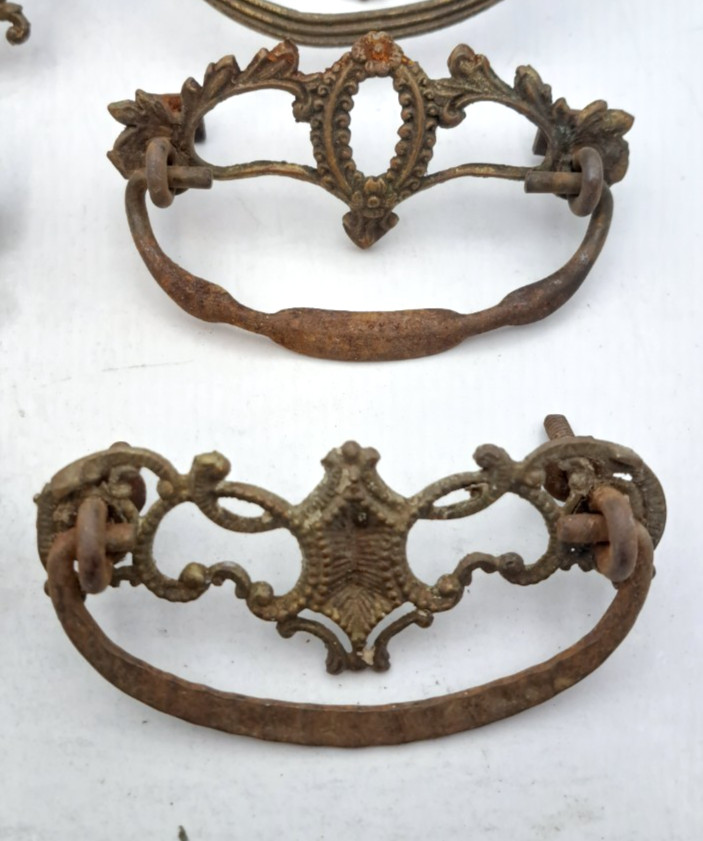 Lot of Mixed Antique/Vintage Hardware Furniture Drawer Pulls Handles Metal Brass