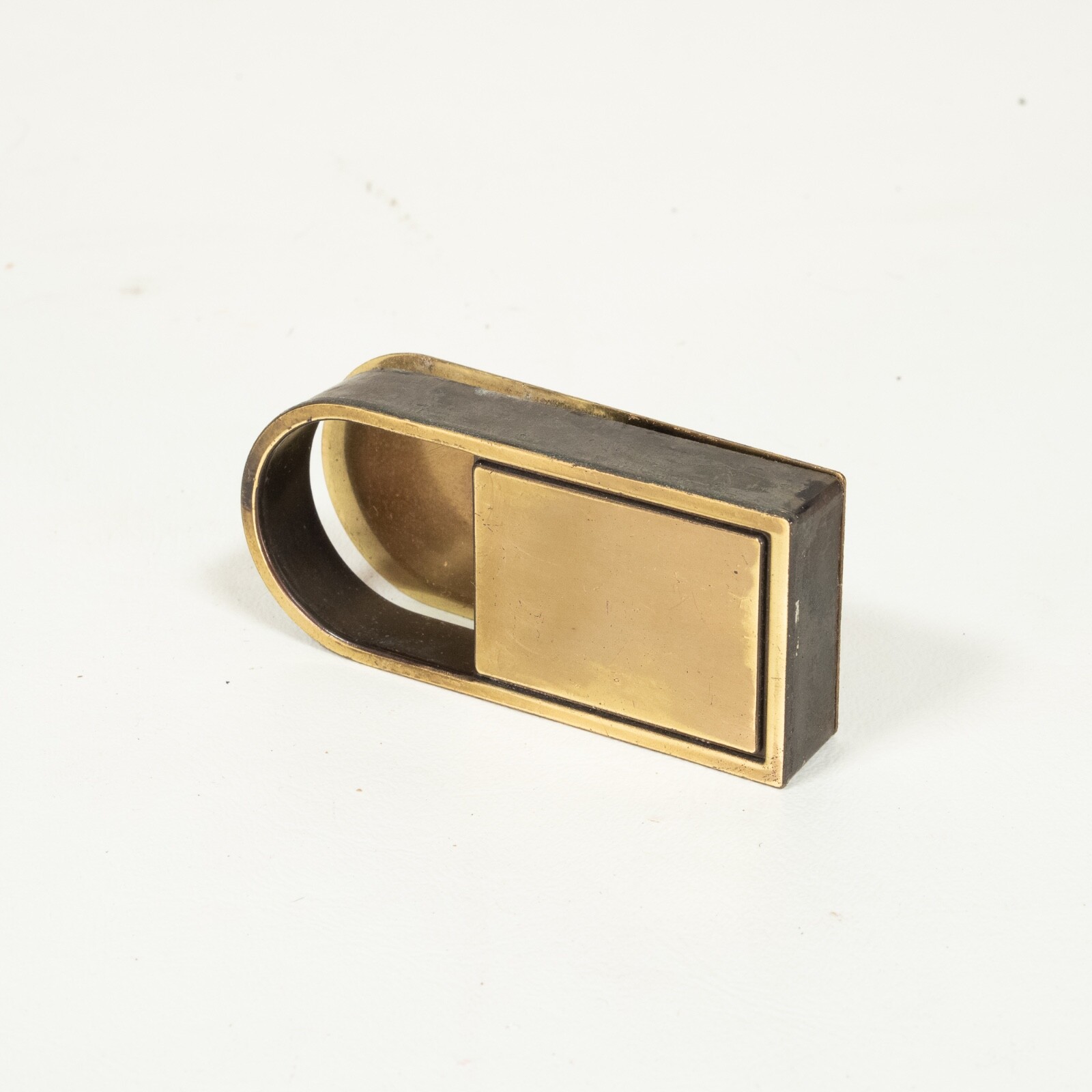 (1) Drexel Passage Drawer Pull Campaign Dresser Flush Brass Fixed Handle