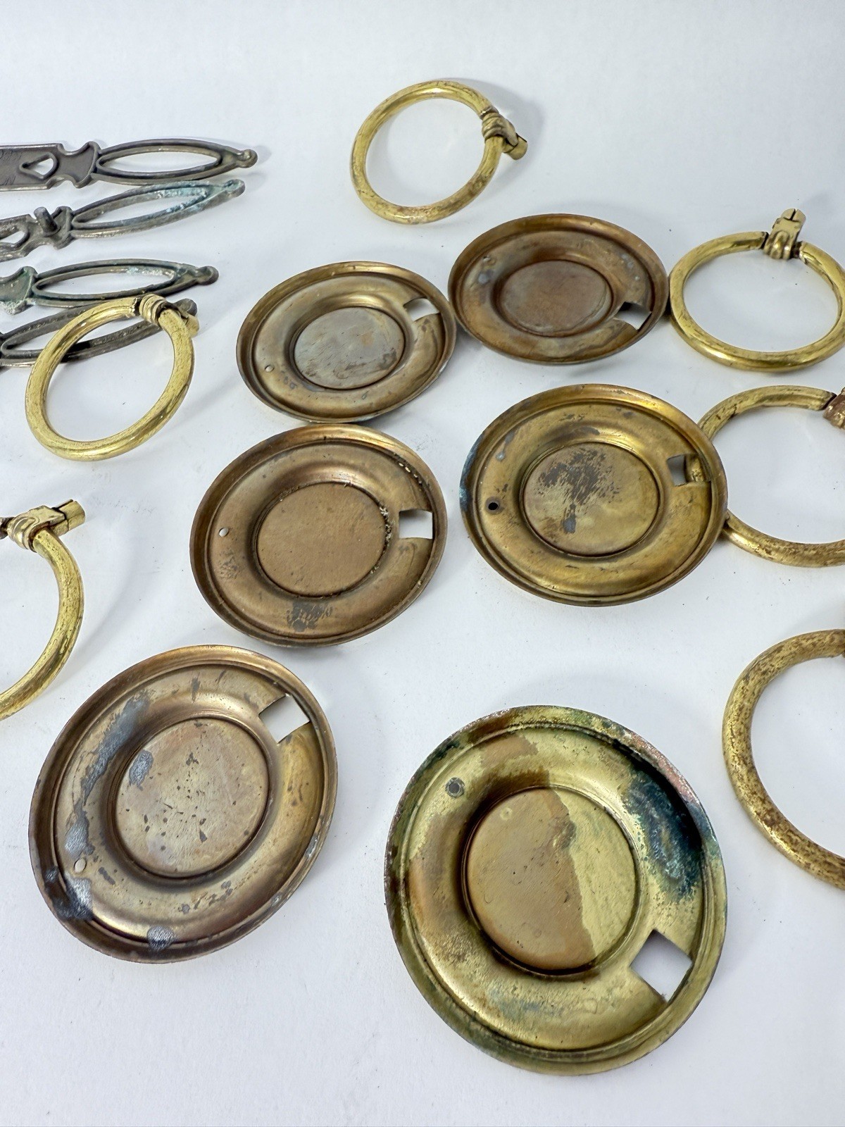 Drexel Heritage Ornamental Drawer Pulls Knobs Lot of 22 pcs Gold Tone Key Hole