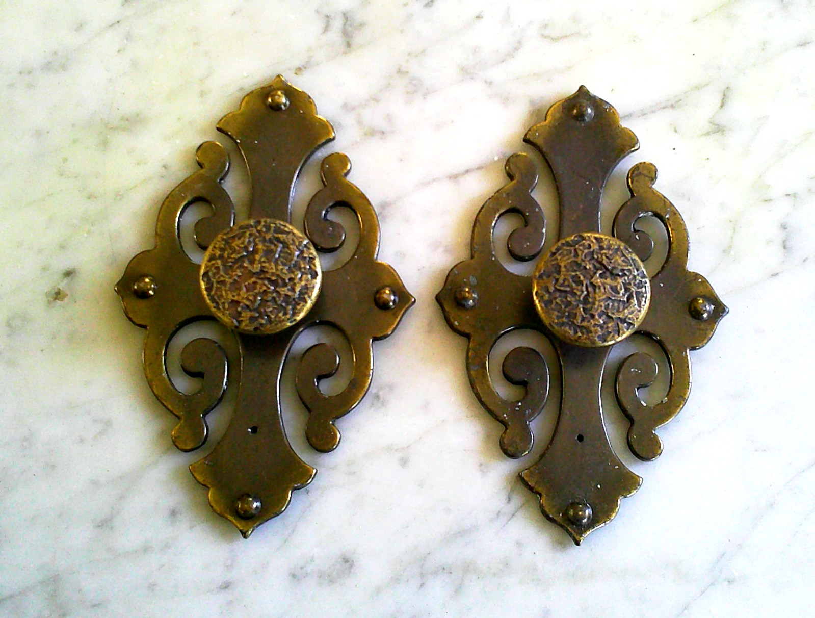 2 Vintage Amerock Textured Brass Knobs & Large Brass Back Plates, Gothic style