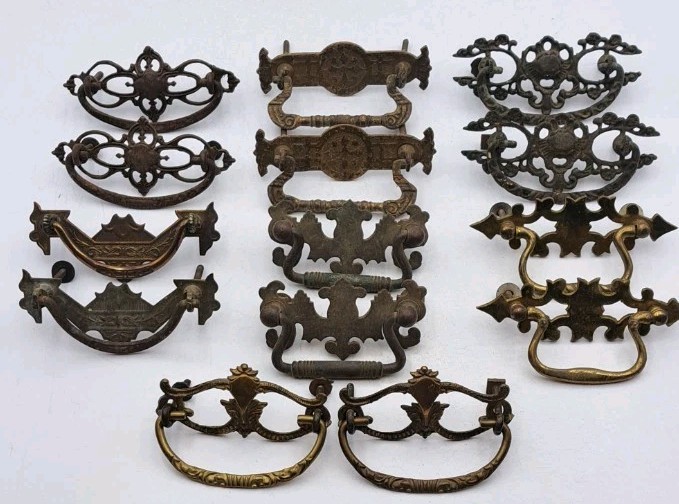 Lot of Mixed Antique/Vintage Hardware Furniture Drawer Pulls Handles Metal Brass