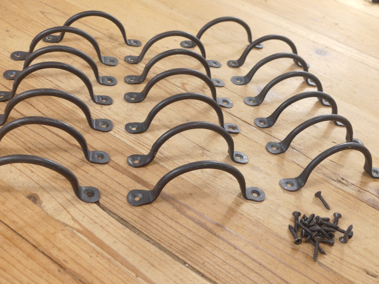 20 HAND FORGED IRON DRAWER BIN PULLS 4 1/4″ LONG CABINET HANDLES KITCHEN BATH