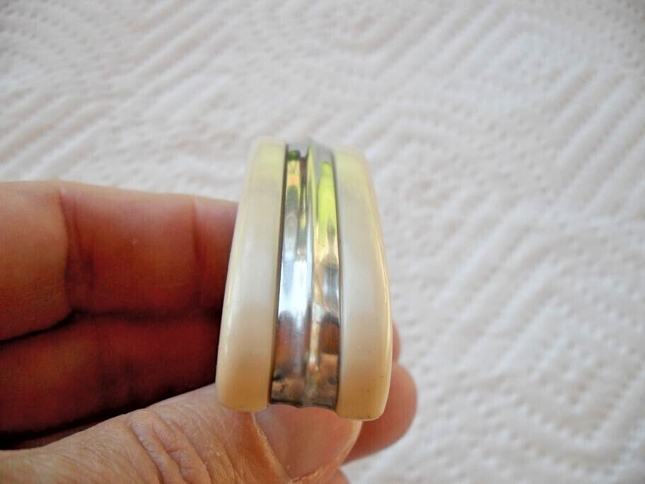 Vintage Nos Beige Bakelite Drawer Pulls Cabinet Tee Handles Chrome Strip