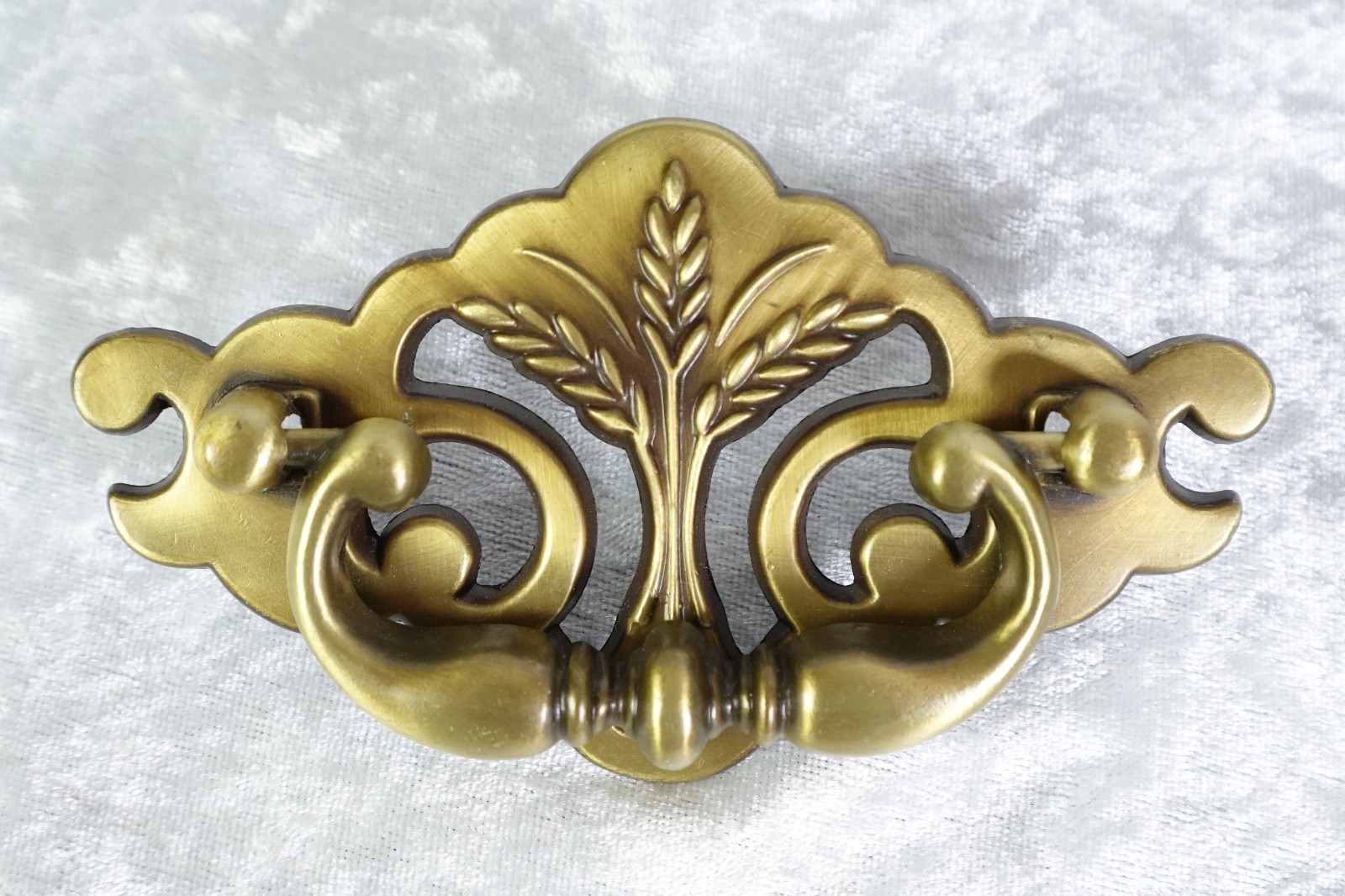 4 Vintage Matching Chippendale Batwing Drawer Pulls 3″ Center Wheat Motif