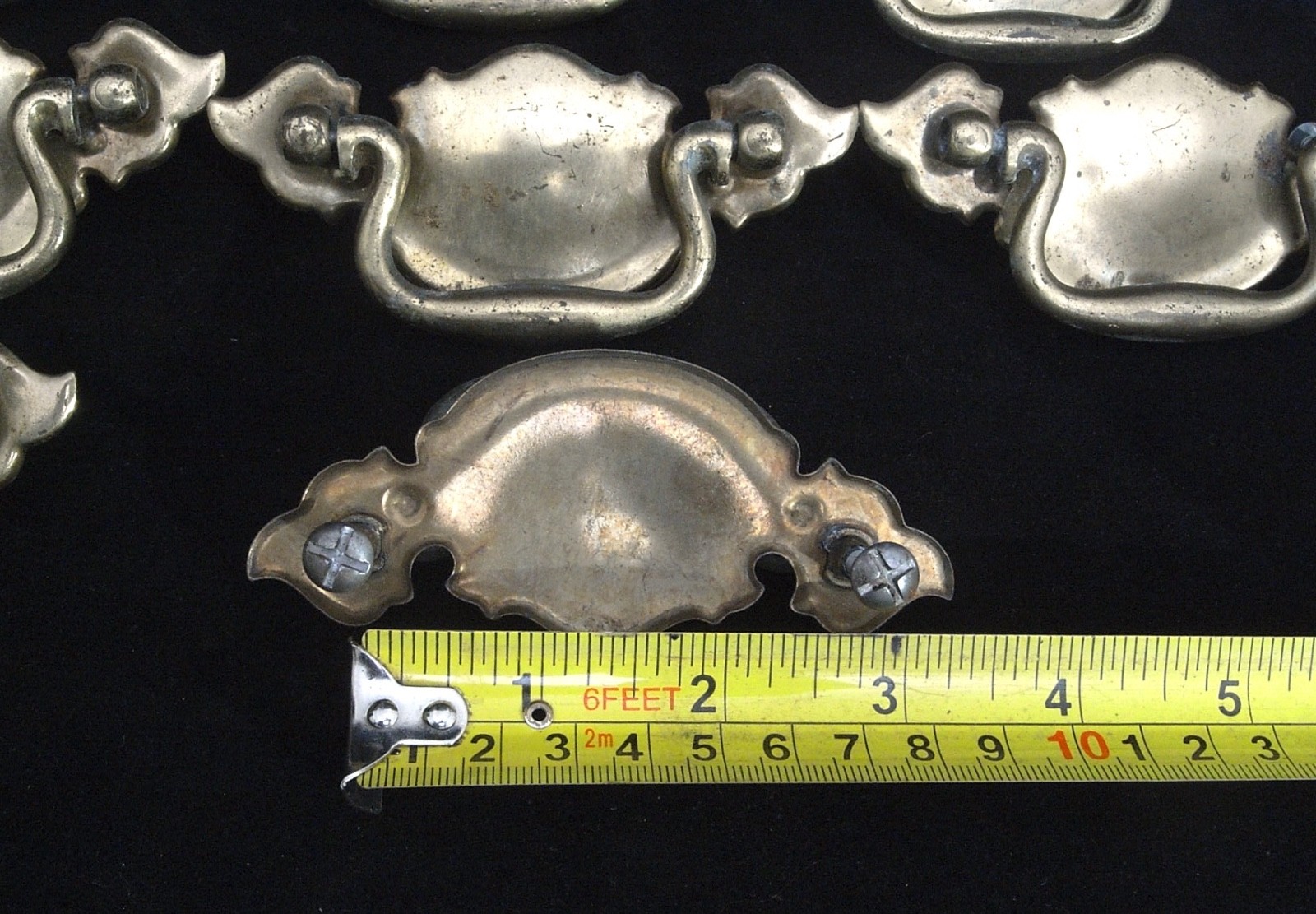 14 CHIPPENDALE BATWING BRASS TONED METAL CABINET PULLS IN VERY GOOD CONDITION