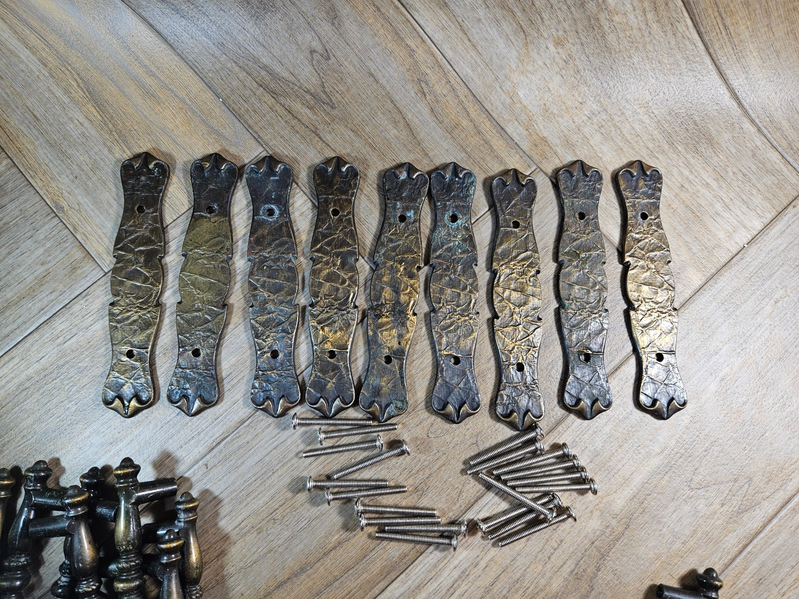 10 Vintage Brass 1977 Amerock Carriage House Drawer Pulls W/ Backplates – Patina