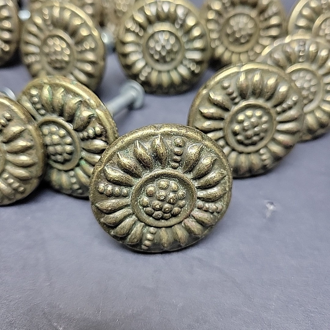 4 – Ajax 953 Cab. Door Drawer 1950 Pull Knob Flower Floral Brass 1-3/8″ Vtg MCM