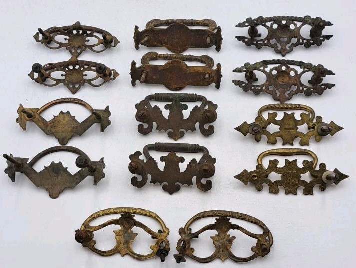 Lot of Mixed Antique/Vintage Hardware Furniture Drawer Pulls Handles Metal Brass