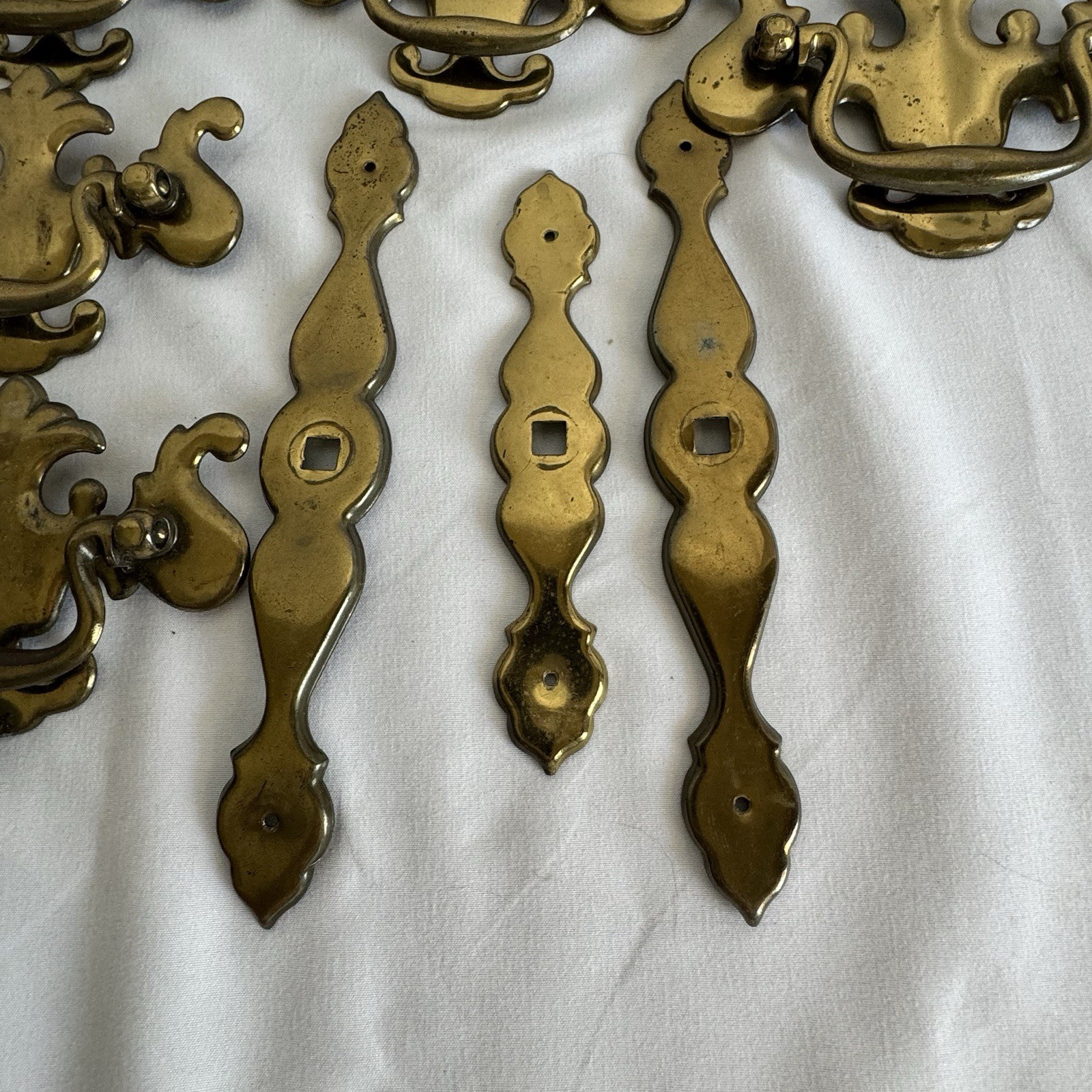 VTG Set Of 23 KBC (KEELER BRASS CO) Brass Drawer Pulls 6 Lg 14 Sm w/all But 2 Sc