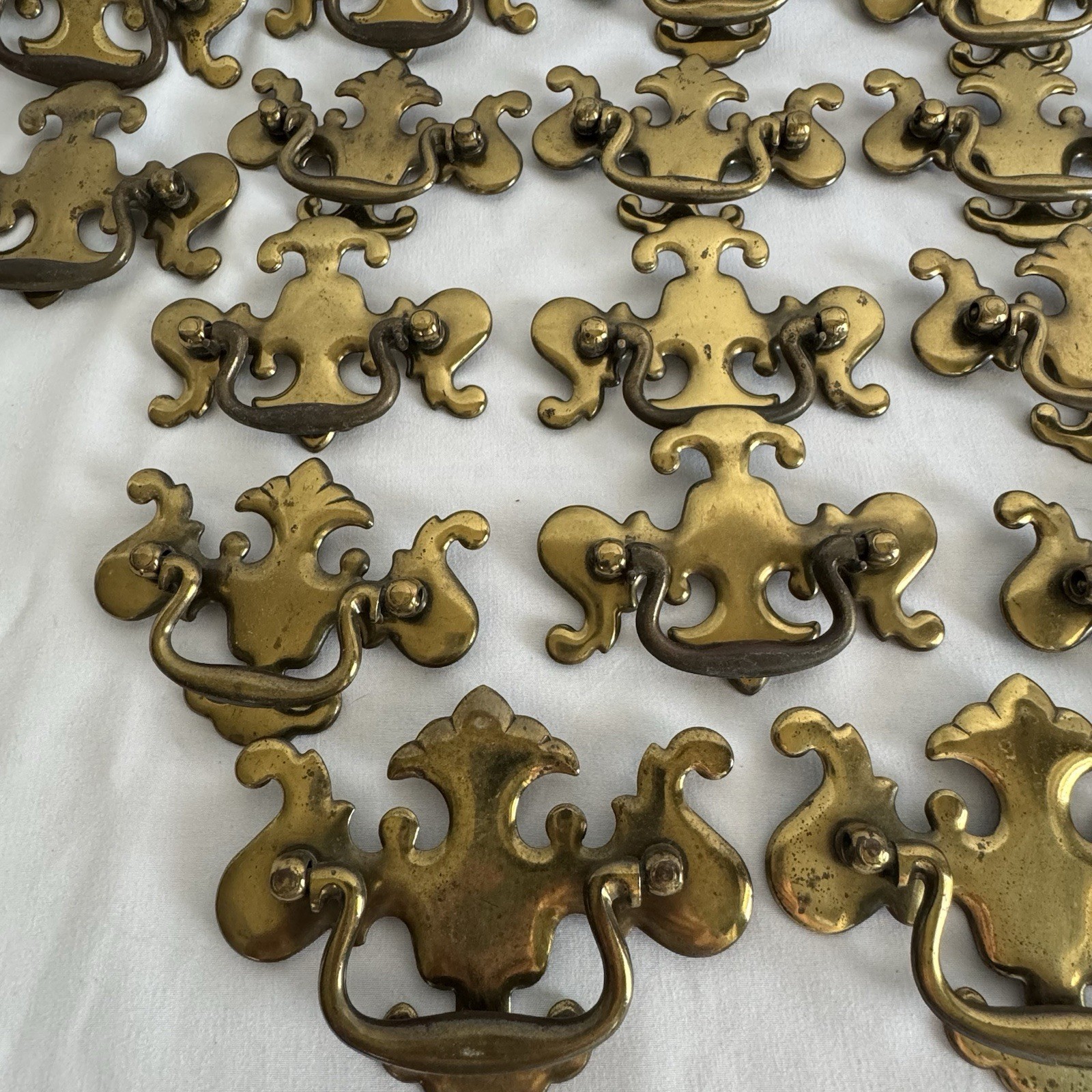VTG Set Of 23 KBC (KEELER BRASS CO) Brass Drawer Pulls 6 Lg 14 Sm w/all But 2 Sc
