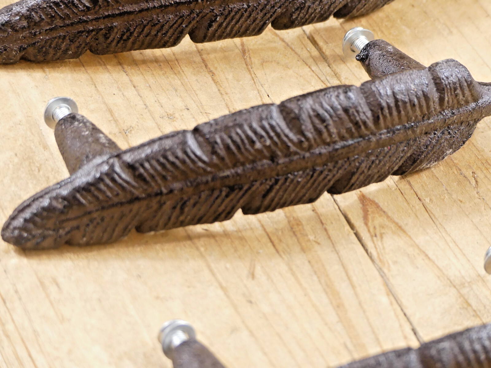 12 Drawer Pulls W/ Screws Handles Knobs Rustic Feather Cast Iron Dresser Kitchen