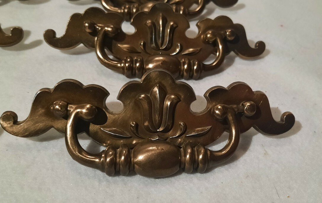 VINTAGE KEELER BRASS CO DRESSER PULLS FLORAL DESIGN LOT 8