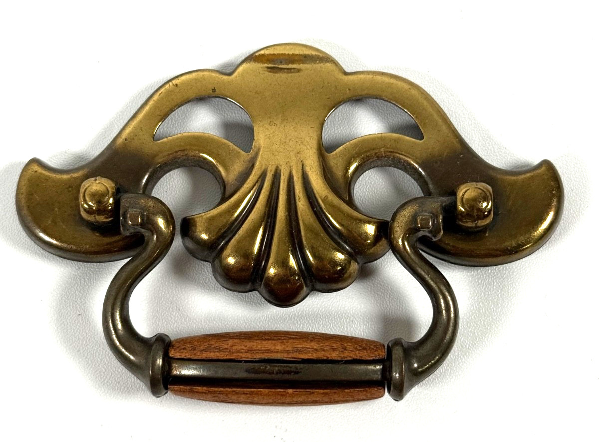 Vintage Set of 9 KBC Keeler Brass N10850 Shell Bail Drawer Pulls Wood Grips