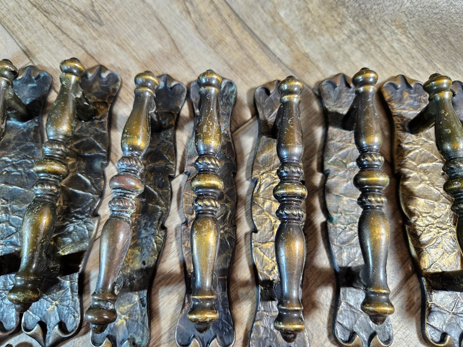 10 Vintage Brass 1977 Amerock Carriage House Drawer Pulls W/ Backplates – Patina