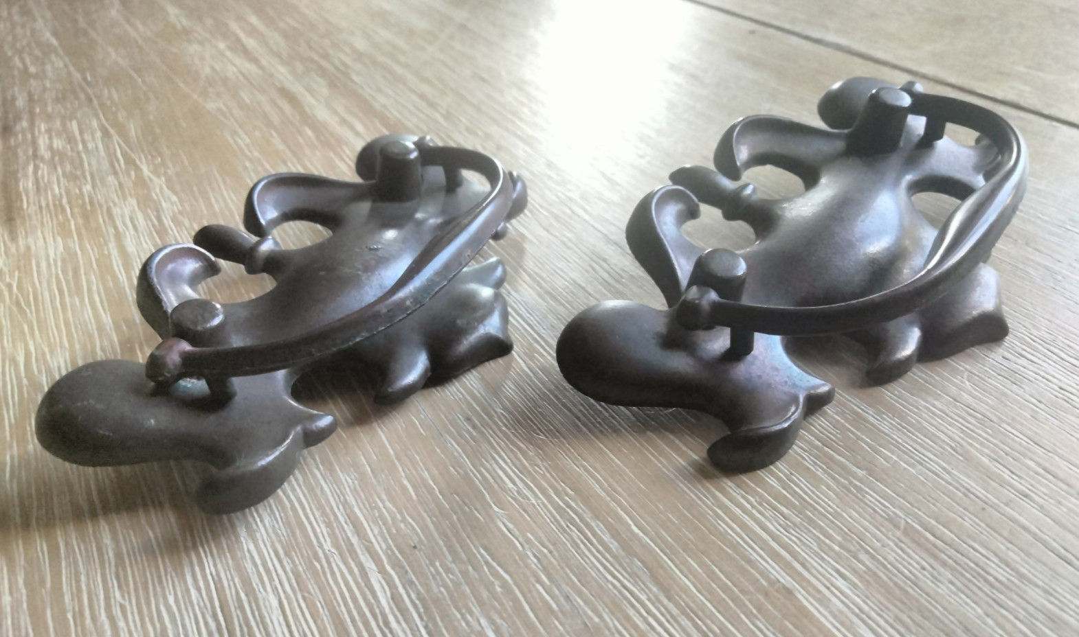 Brass Traditional Drawer Pulls Set Of 2 BPC 1906 4/3 Chippendale Batwing Patina