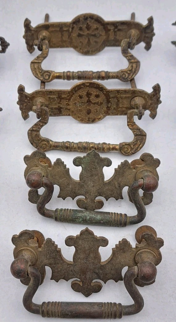 Lot of Mixed Antique/Vintage Hardware Furniture Drawer Pulls Handles Metal Brass