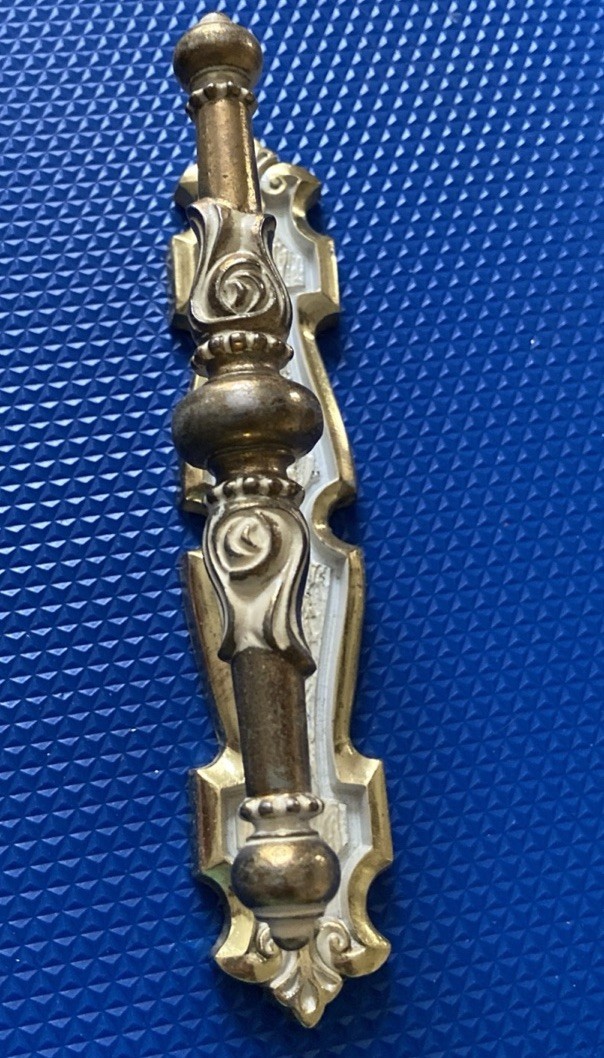 4 Vintage 50’s 60’s Ajax English Provincial White Gold Handle Pulls Backplates