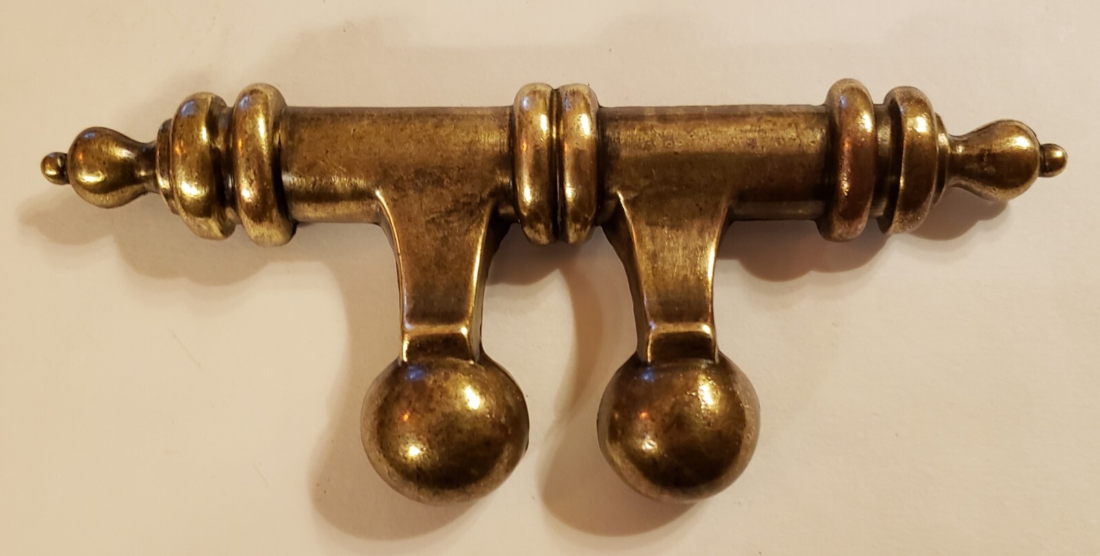 8 VTG Belwith Spindle Brass Drawer Pulls w/ Finger Cups 4″ Post Mounts 6″Long