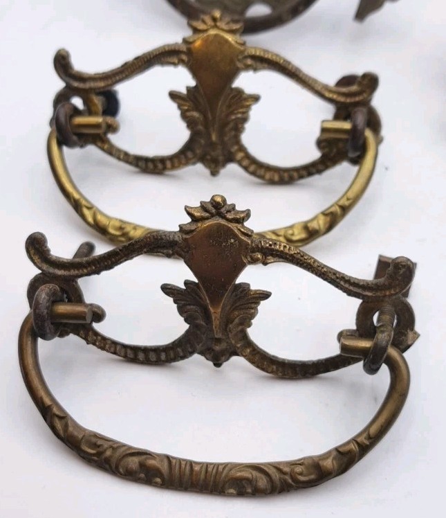 Lot of Mixed Antique/Vintage Hardware Furniture Drawer Pulls Handles Metal Brass