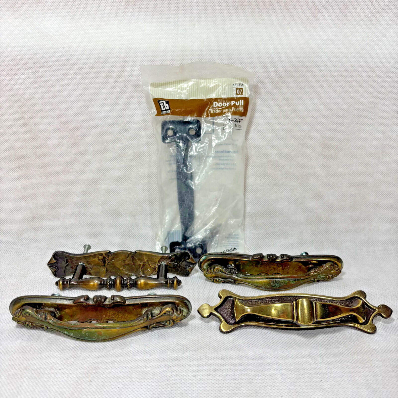 Vintage Brass Drawer Pull Handles Lot of 4 & Everbilt Door Pull Black Enamel