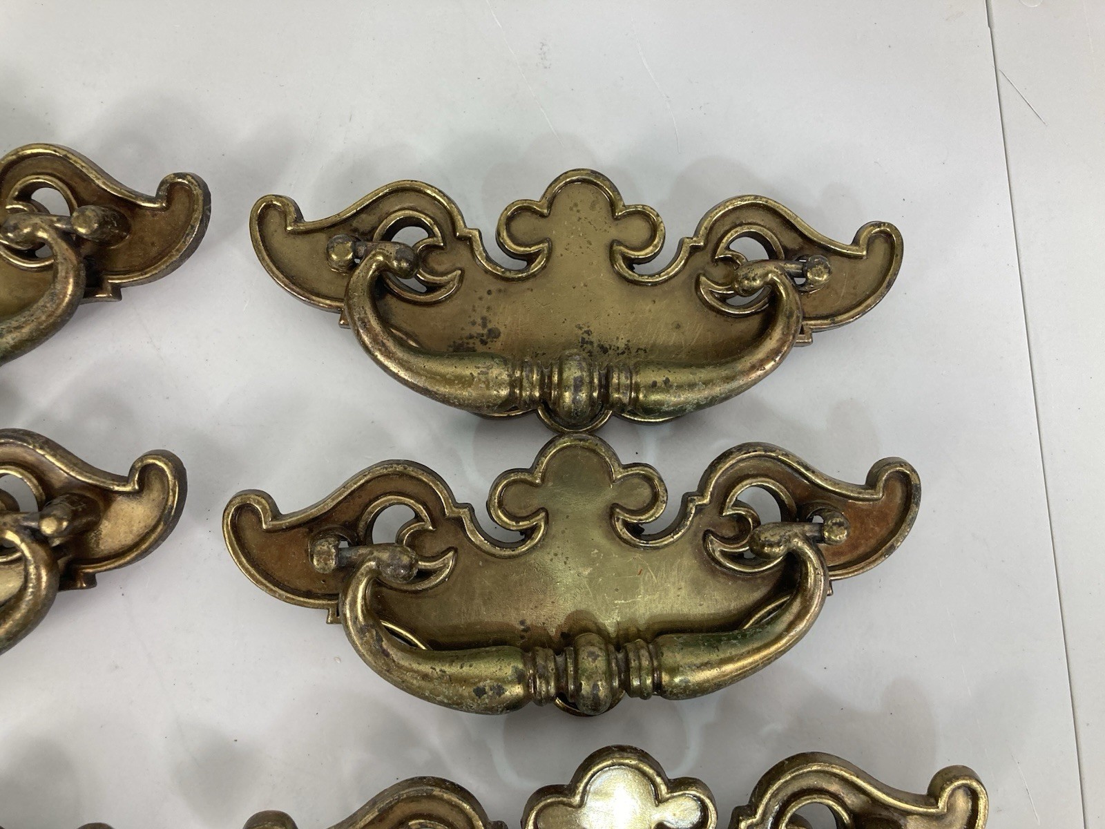 Vtg Reclaimed Brass Chippendale Batwing Bail Drawer Pulls Set Of 14 Patina