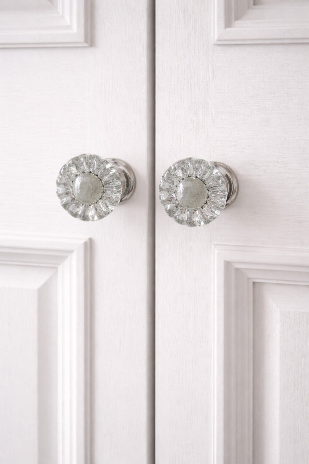 Two Vintage Glass Floral Cabinet Pulls Knobs Bathroom Kitchen Knobs Clear Glass