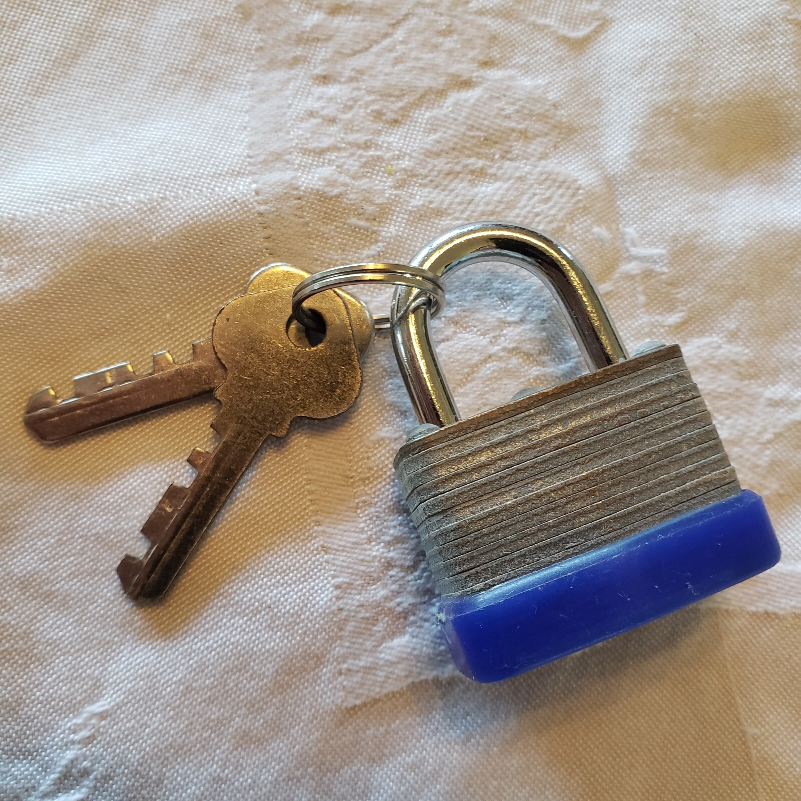 VTG Pad Lock 30mm with Two Keys Chrome 1.25″ Wide 1.75″ Tall Blue Edge