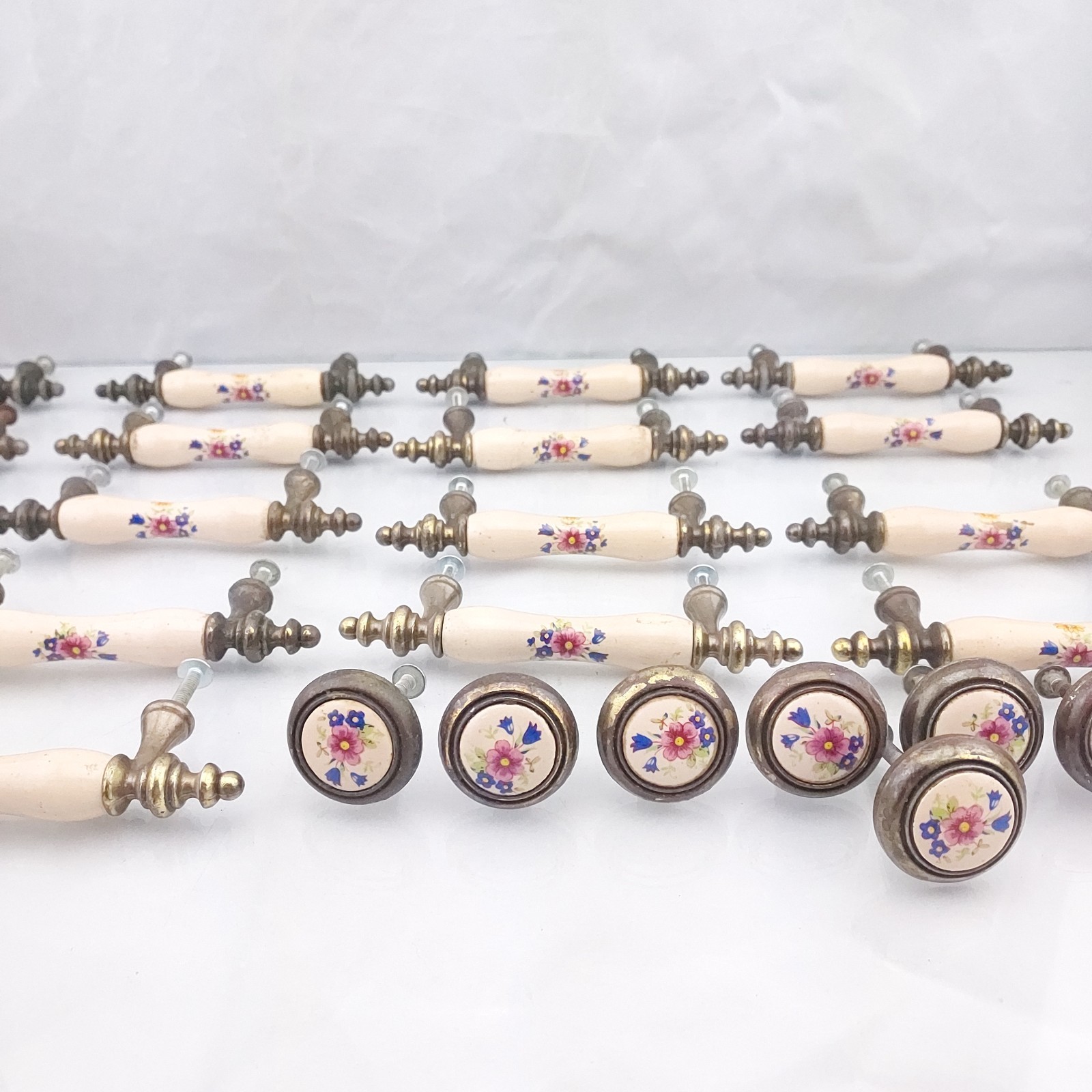 1960s Floral Beige Porcelain Brass End 3″ Drawer Pull Handle & Rounds Nat’l Lock