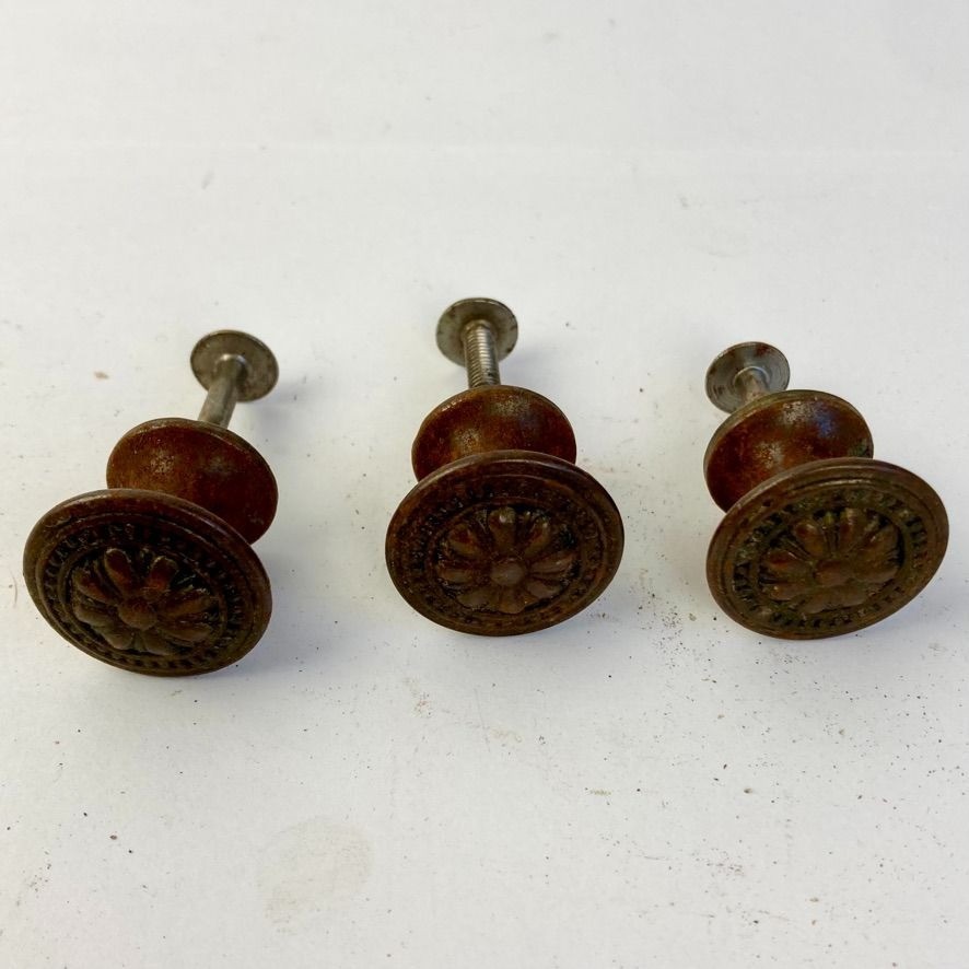 Lot 3 Antique Brass/Bronze 1″ Drawer Pulls Knobs Floral Design Vintage ORIGINAL