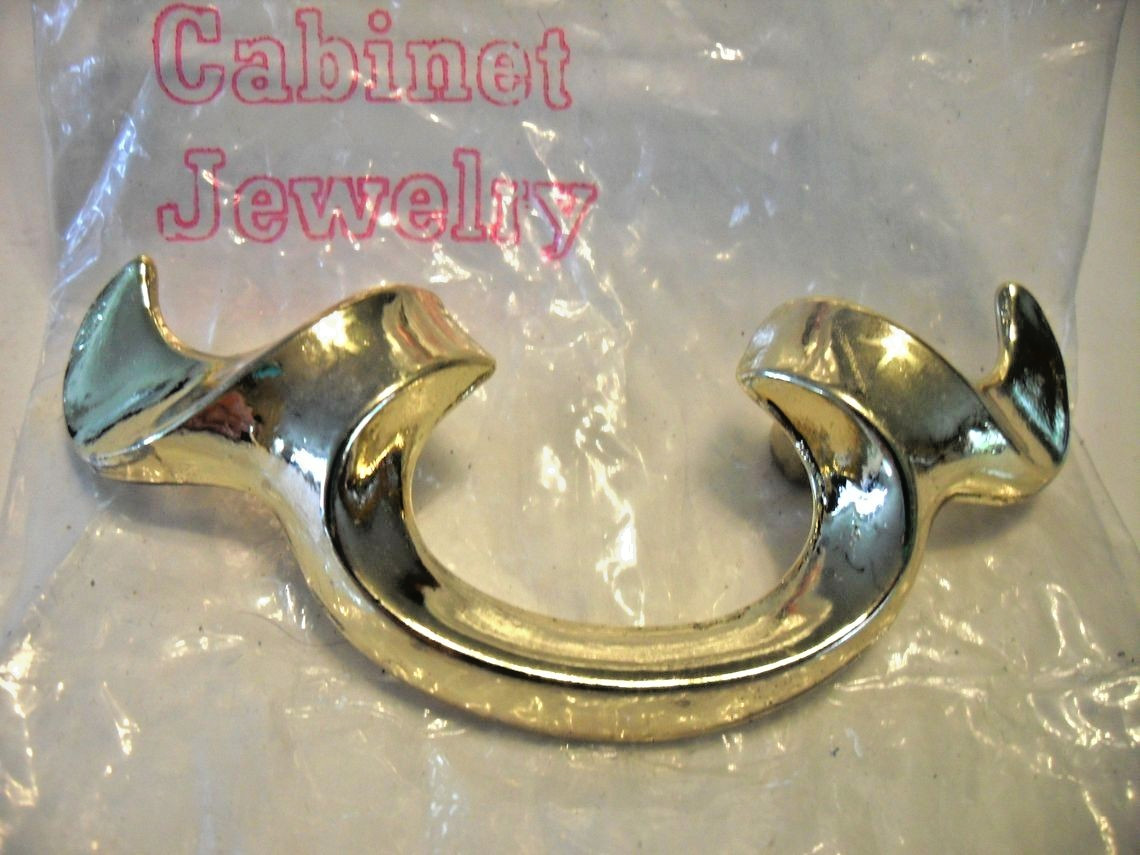Vintage Nos Bright Brass Dresser Drawer Pull Ribbon Shaped Ajax Cabinet Jewelry