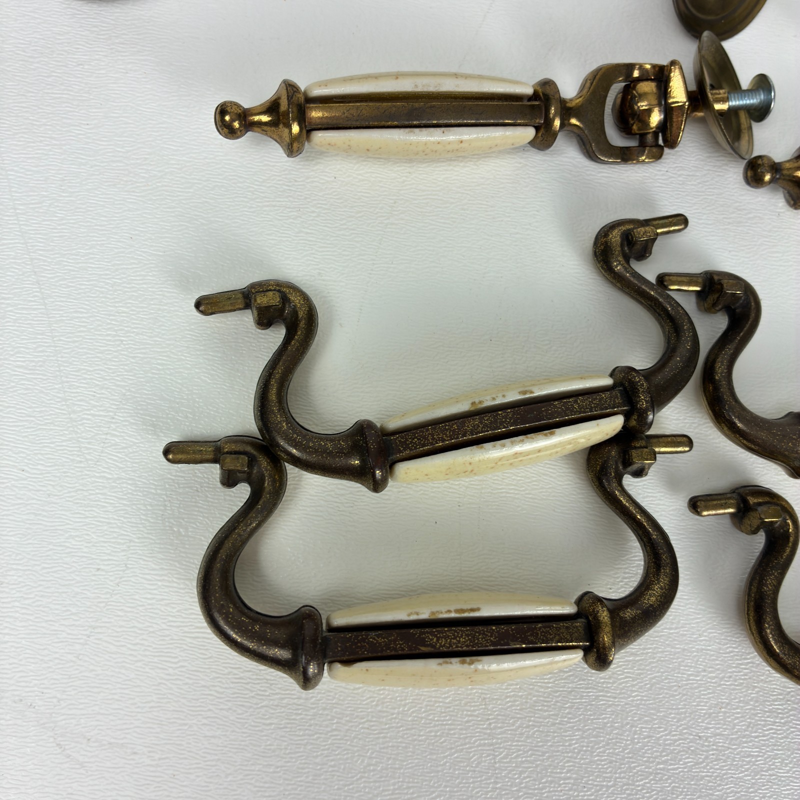 Vintage Brass Cream Speckled Ceramic Drawer Pulls Hardware Lot of 6