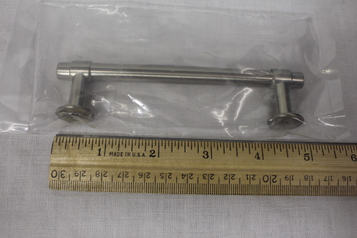 Lot of 8 NEW 5″ Francisco Pull Satin Nickel Drawer Pulls Handles w/Screws
