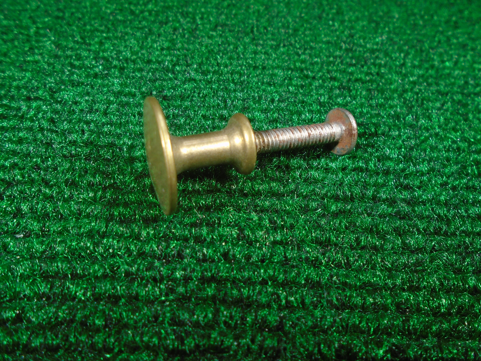 SMALL BRASS 3/4″ KNOBS: PERFECT FOR BARRISTER CASE, PIANO KEYBOARDS, ETC (42020)