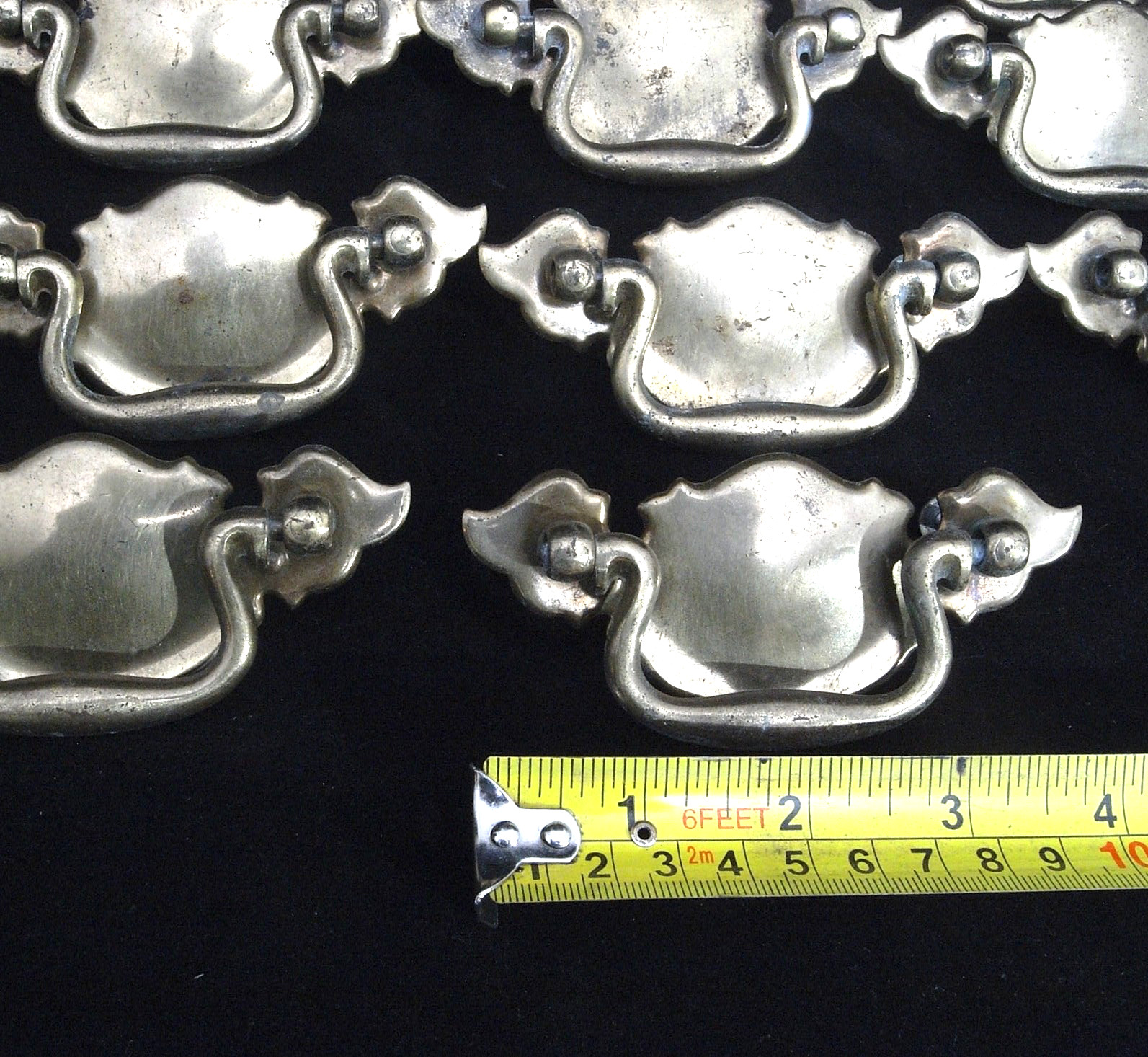 14 CHIPPENDALE BATWING BRASS TONED METAL CABINET PULLS IN VERY GOOD CONDITION