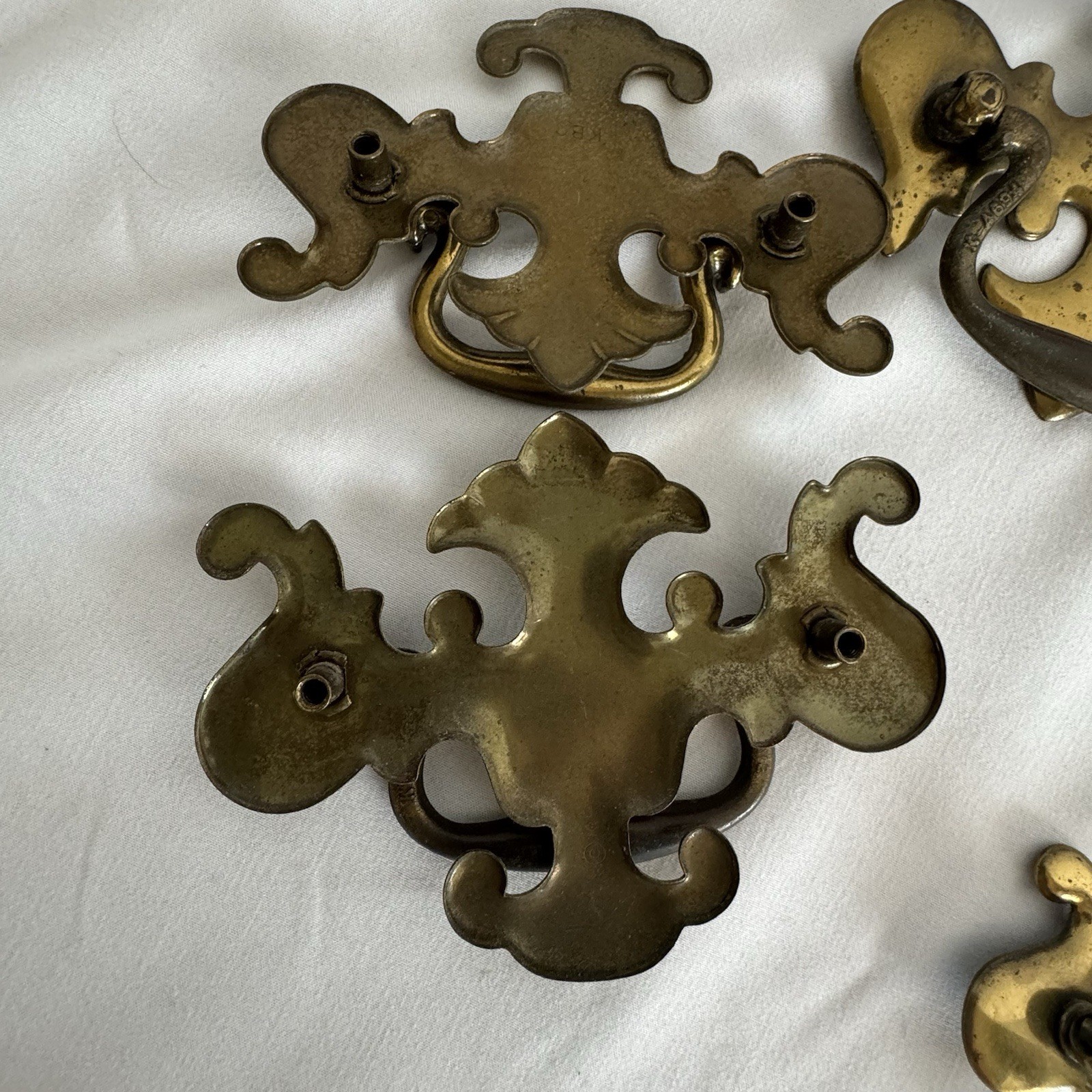 VTG Set Of 23 KBC (KEELER BRASS CO) Brass Drawer Pulls 6 Lg 14 Sm w/all But 2 Sc