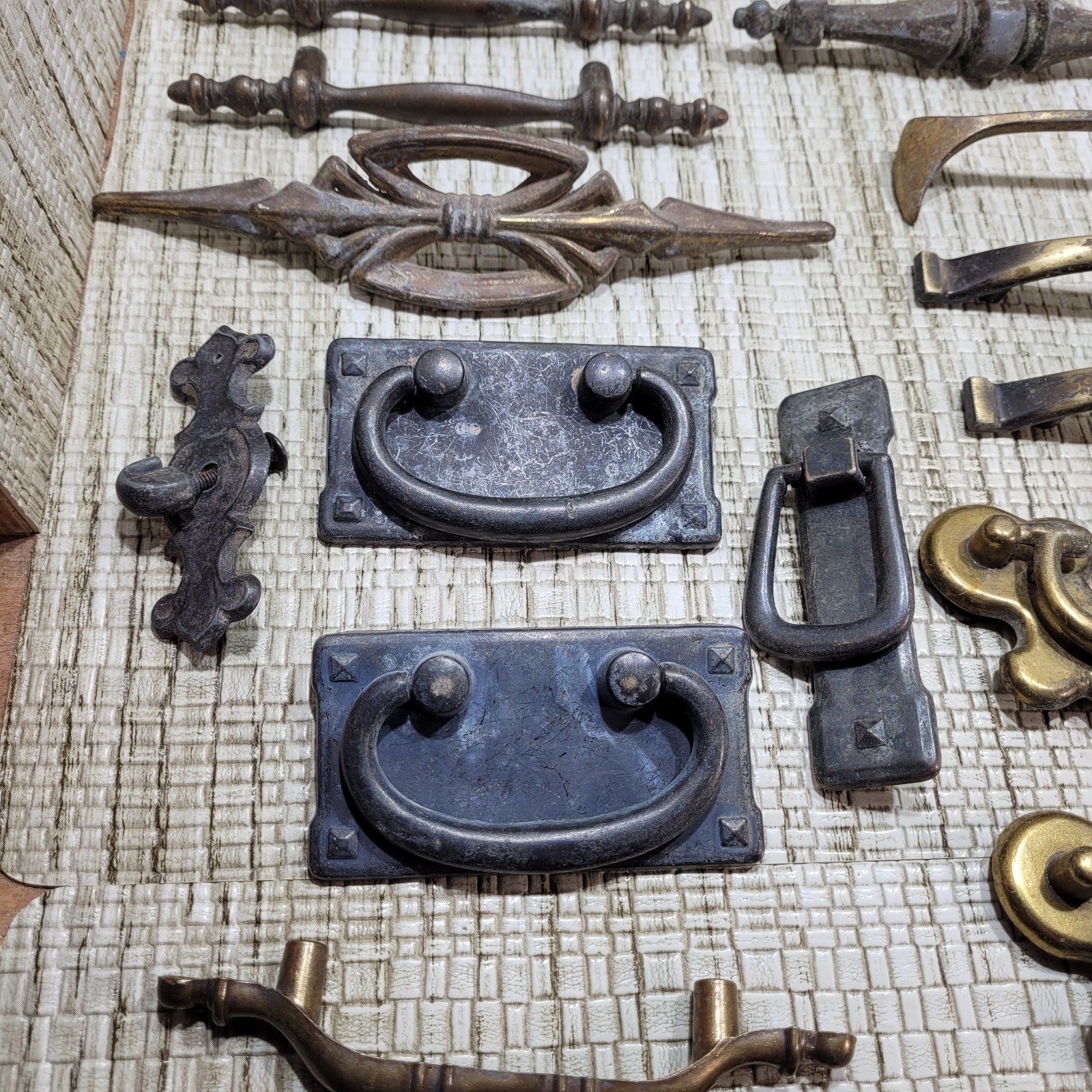 Mixed Lot of Dresser Drawer Pulls Handles (ALL IN PHOTO) NO SCREWS