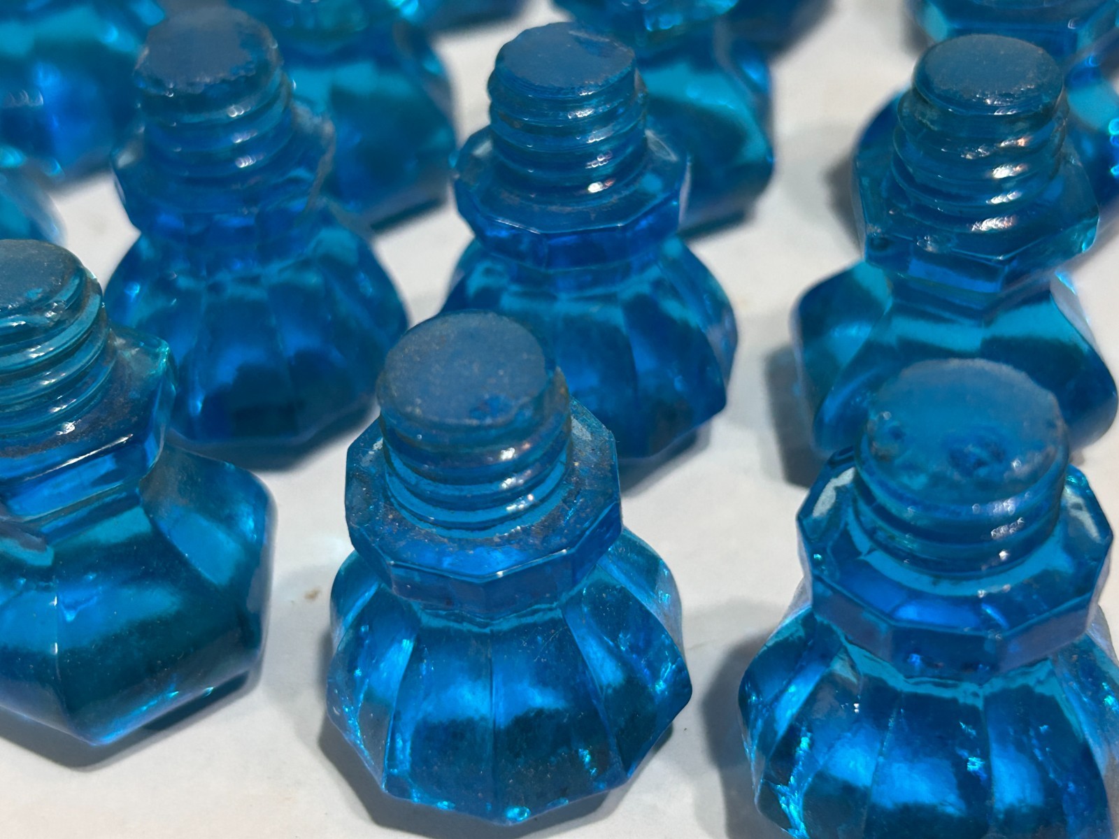 25 BEAUTIFUL ANTIQUE THREADED BLUE GLASS CABINET DOOR DRAWER PULLS KNOBS