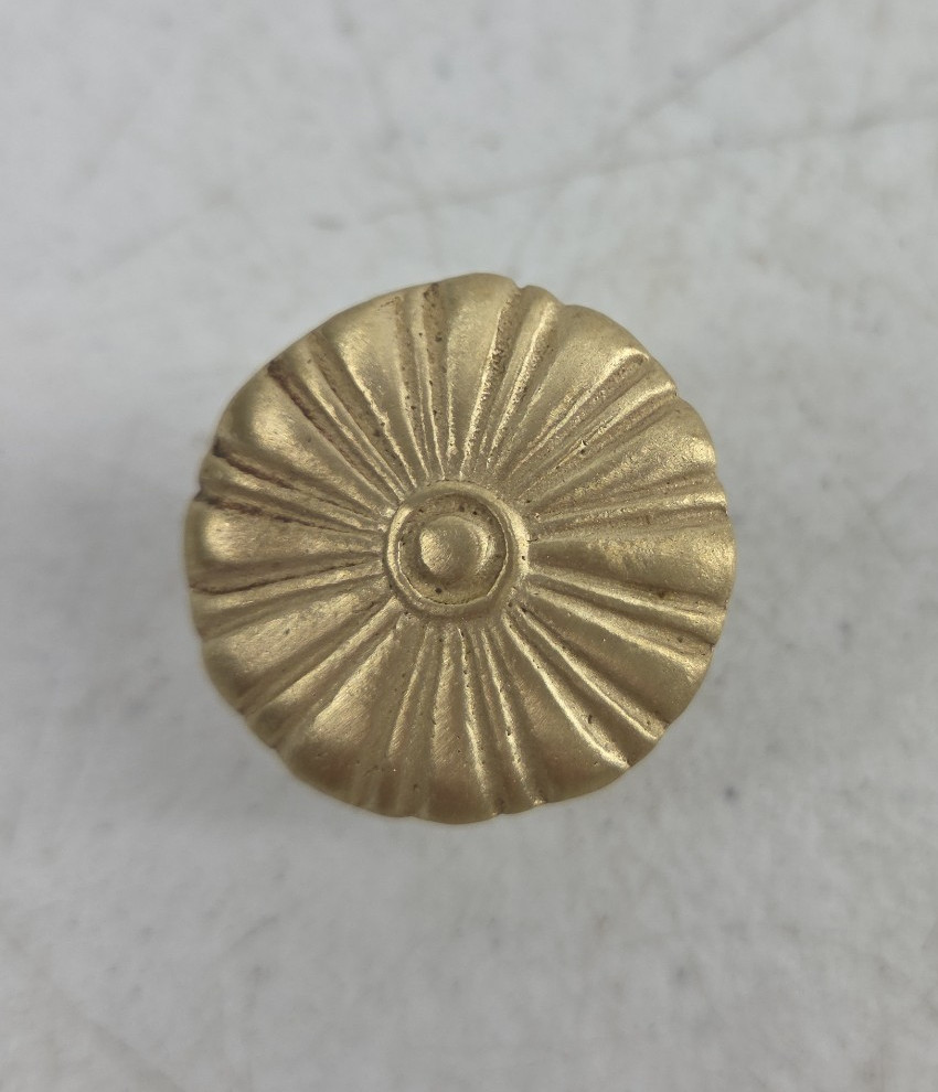Vintage 4 Brass Drawer Pull Handles Cabinet Cupboard Round Flower Knobs 4091
