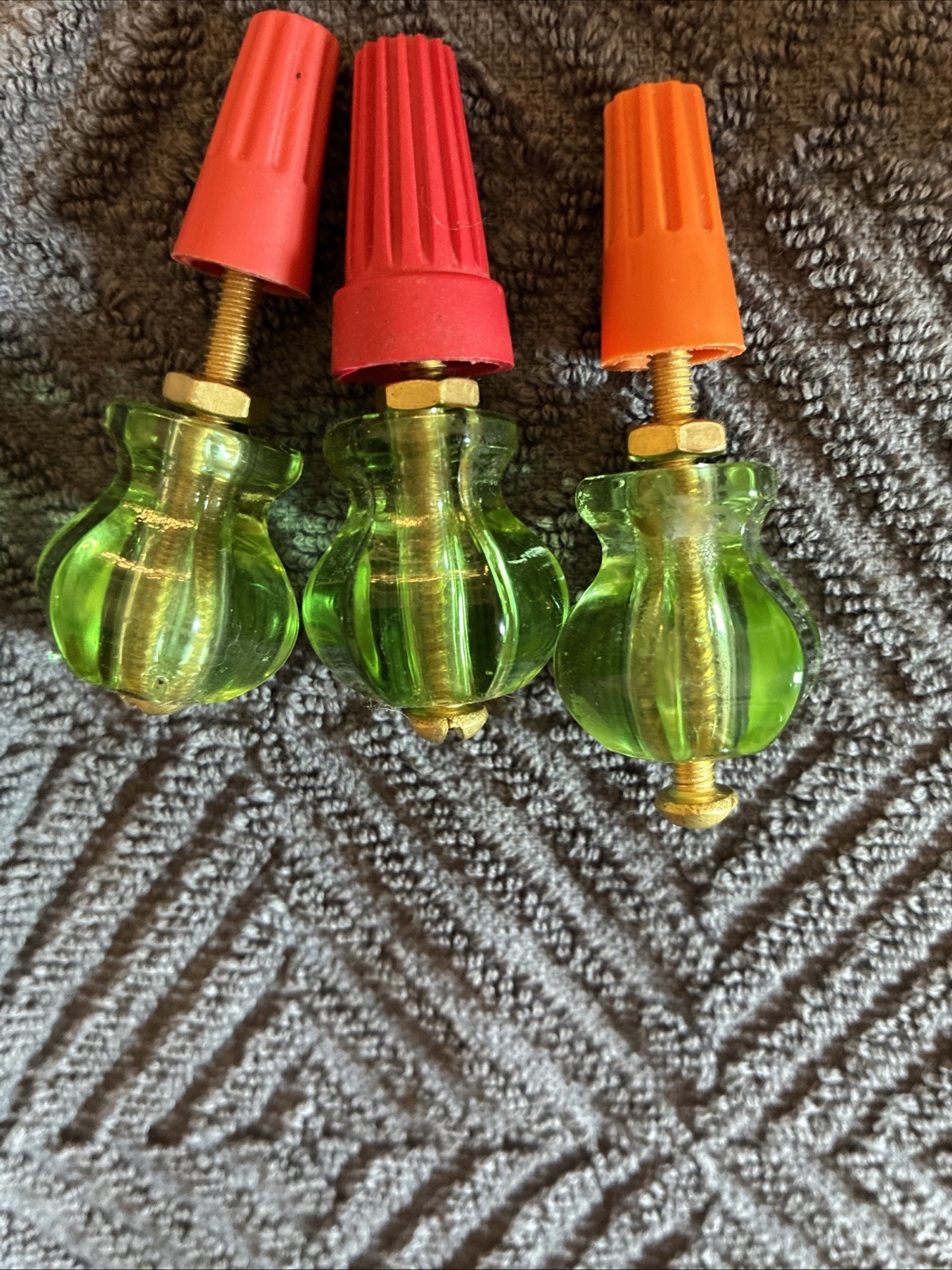 Set of 3 Vintage 1″ Hexagon Green Uranium ? Glass Cabinet Knobs GLOWS