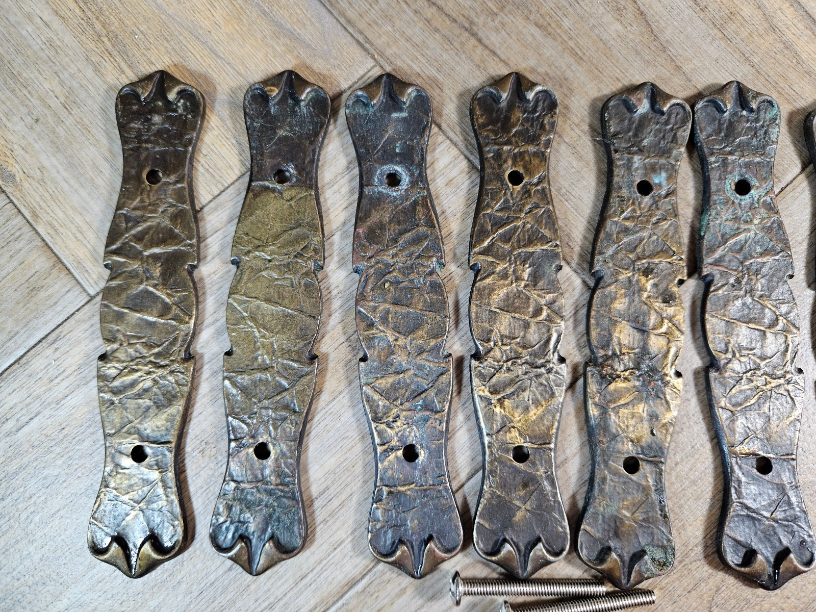 10 Vintage Brass 1977 Amerock Carriage House Drawer Pulls W/ Backplates – Patina